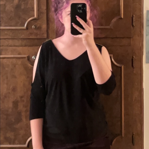 a silk off the shoulder semi-professional shirt/Brand-simply styled by sears (S) - Picture 3 of 4